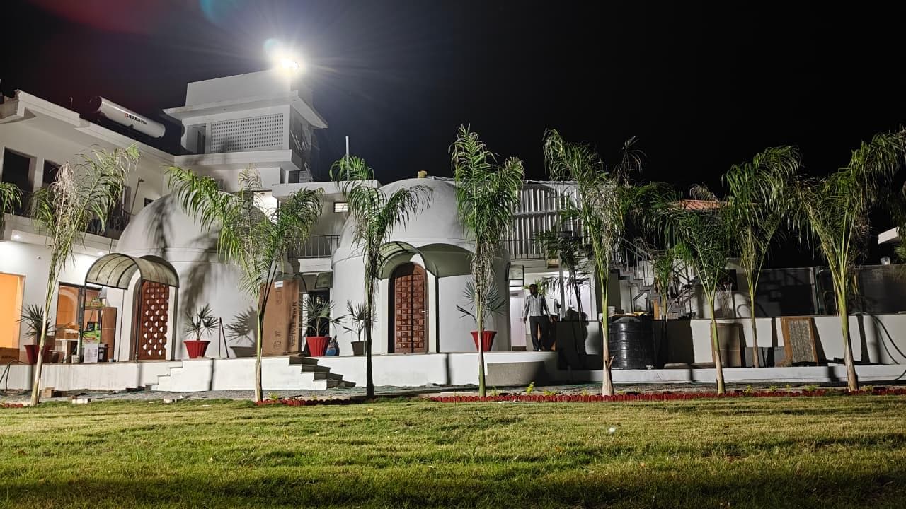 Evening view of Palm Villa property
